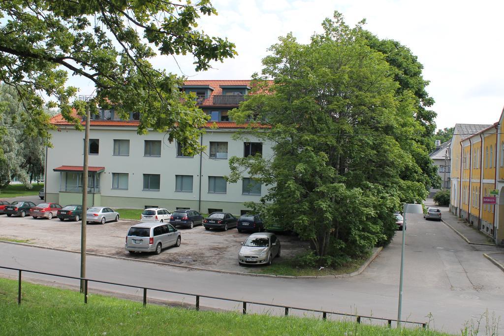 Ohtu Poik 2 City Center Basement Apartment Parnu Room photo